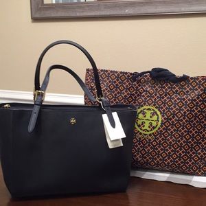 Gorgeous navy Tory Burch buckle tote.  The Emerson
